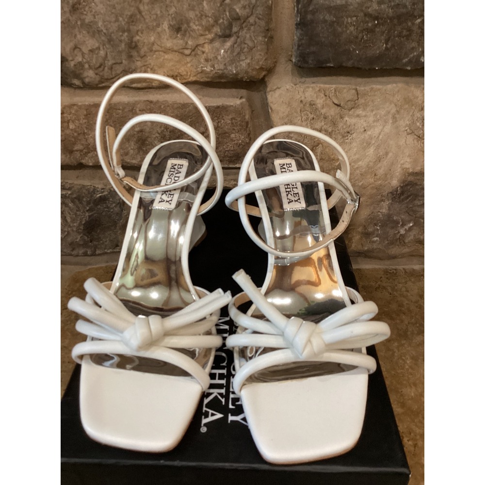 Badgley Mischka Luciana White Leather Wedge Sandal MP7224 Strappy Bow Heel 7 New - Picture 3 of 6